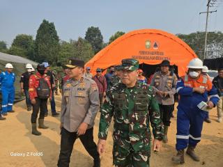 Tinjau Karhutla di Siak, Pangdam XIX/TT dan Kapolda Riau Pastikan Penanganan Berlanjut